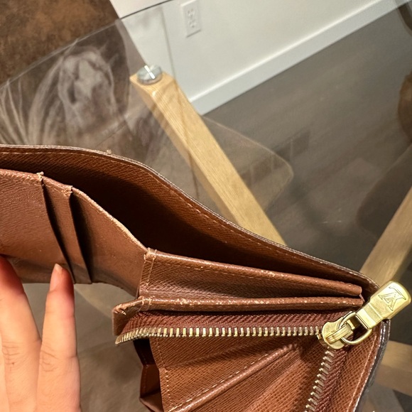 Authentic 100% LV wallet - Picture 4 of 7